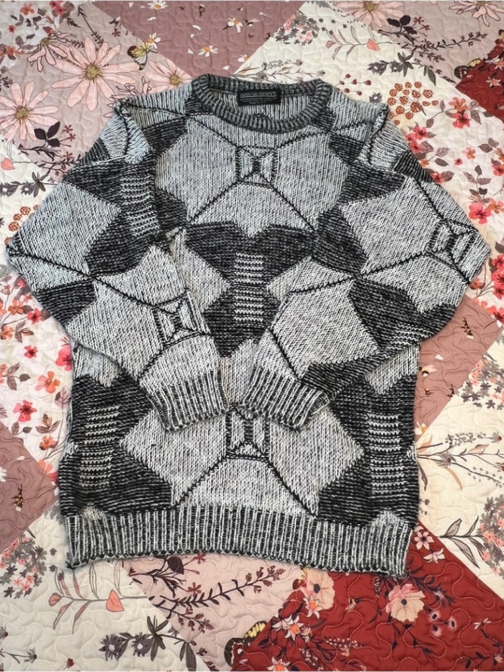 Textured Geometric Crewneck Sweater - Black & Gray